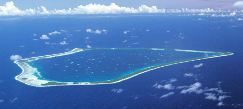 Manihikis majestic lagoon is one of the most beautiful in the Pacific, and has 40 motu tiny islands